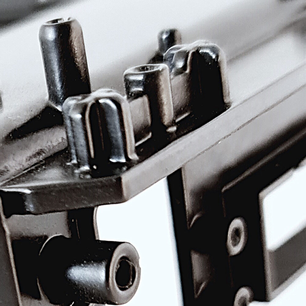 „PU-Gehäuseteil im Vakuumguss für Medizintechnik – präzise Kleinserie mit funktionalen Steckelementen“