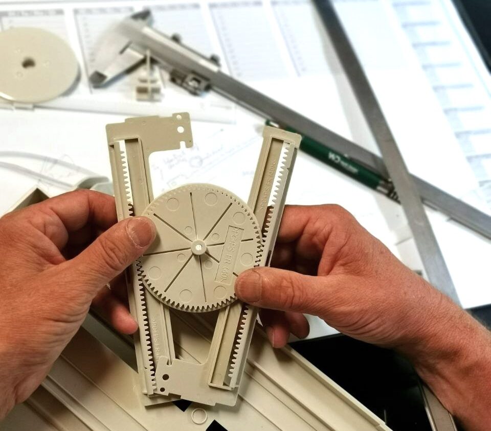 Technische Prüfung eines mechanischen Funktionsbauteils bei Waltl Design