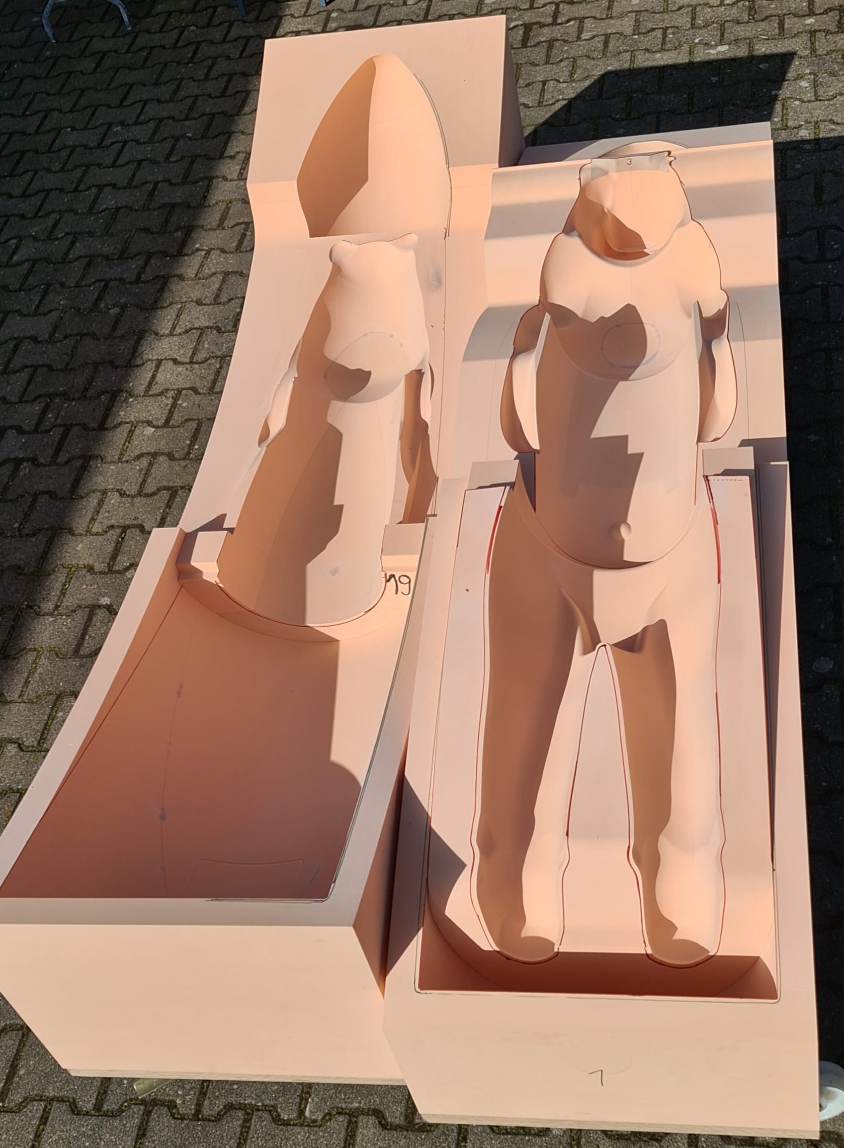 CNC-gefräste zweiteilige Fräsform für monumentale Löwenmenschen aus Asselfingen